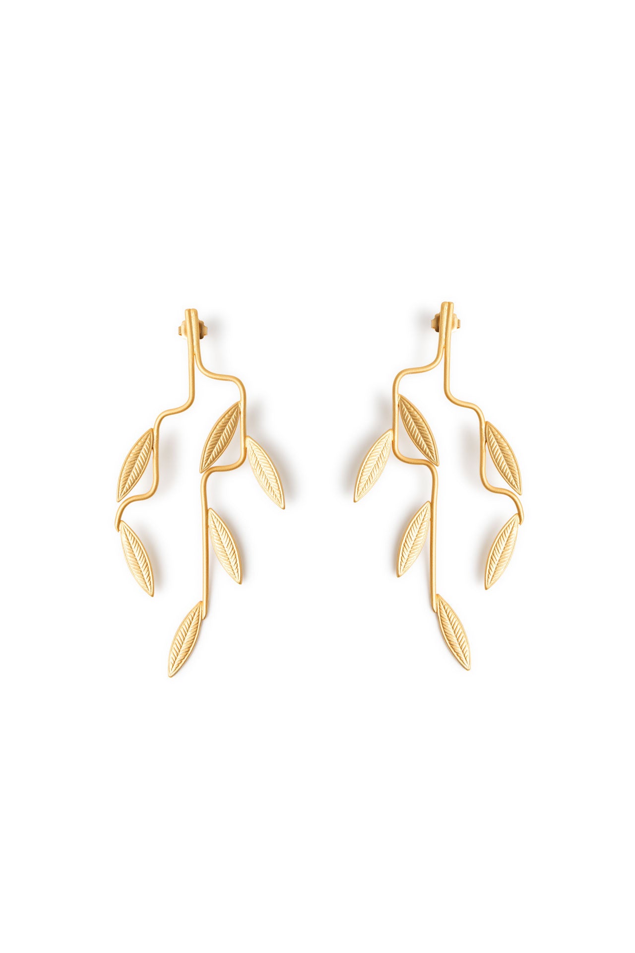 Pendiente largo Leaf dorado baño oro 24ct