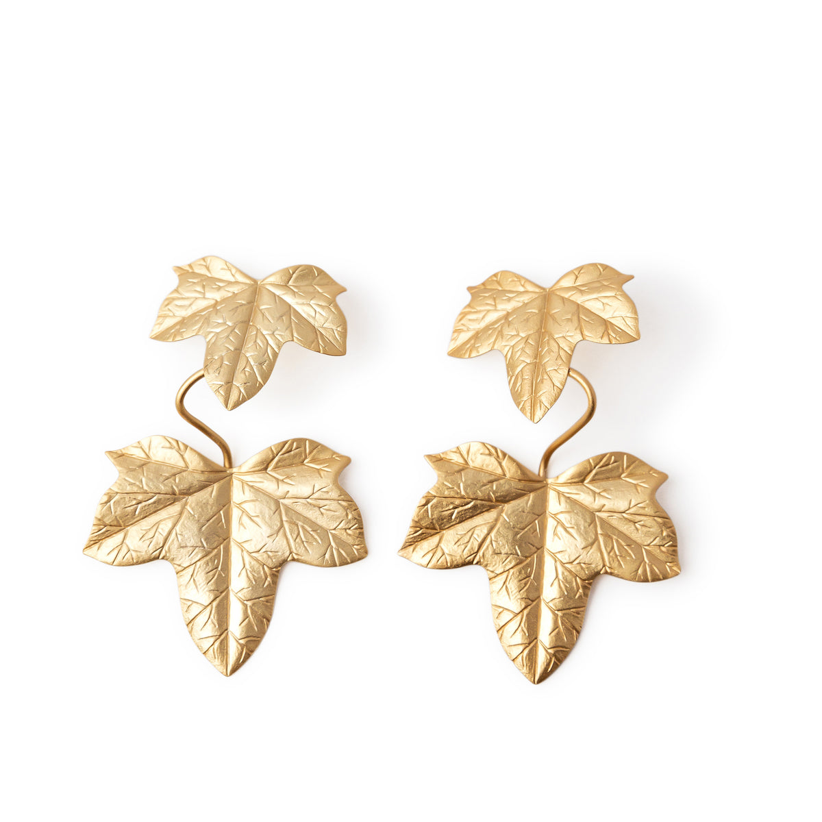 Pendientes largos Hiedra baño de oro 24 ct, detalle 4