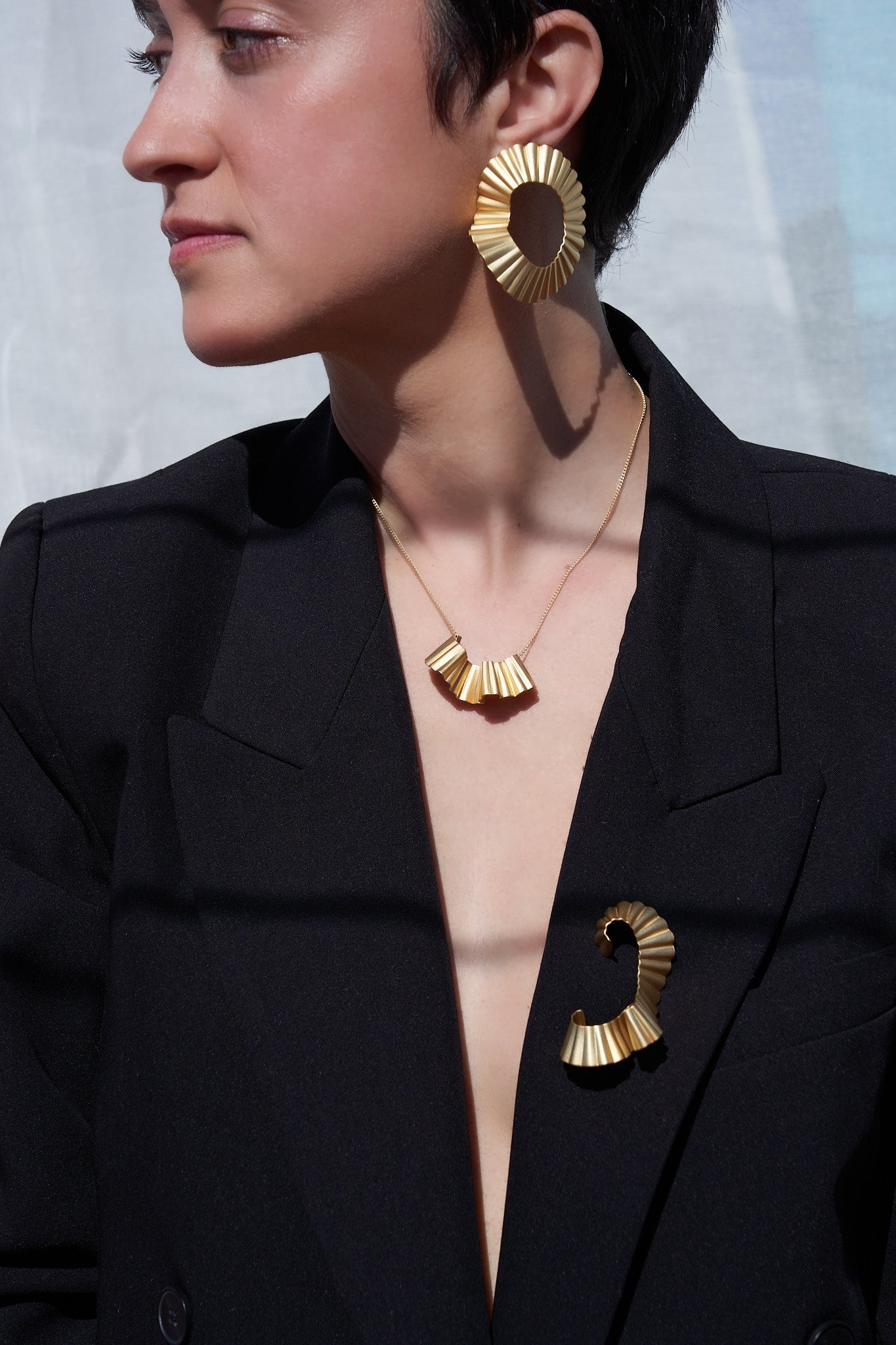 Broche Magdalenas dorado mate baño oro 24ct