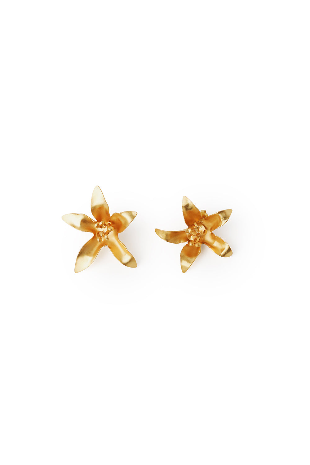 Petite boucle d'oreille Flowers en or mat Plaqué or 24 carats
