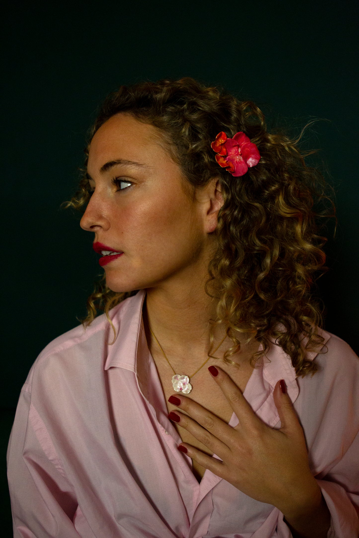 Gold or enameled Havana choker