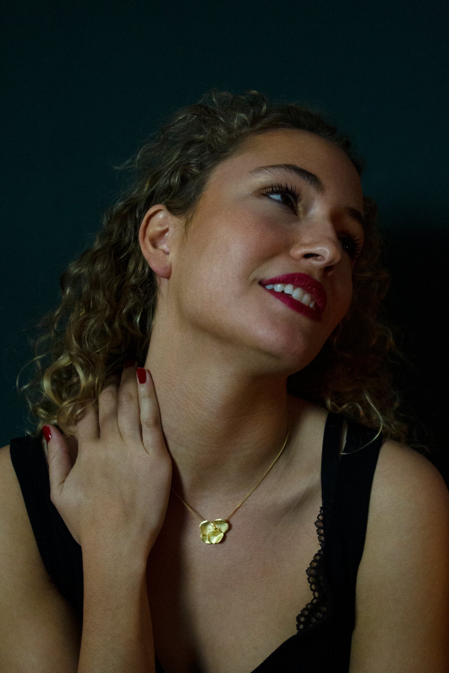 Gold or enameled Havana choker