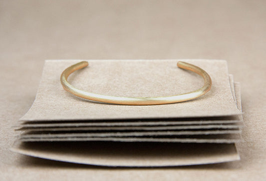 Pulsera Sumatra Sencilla flexible dorado brillo o mate, detalle 2