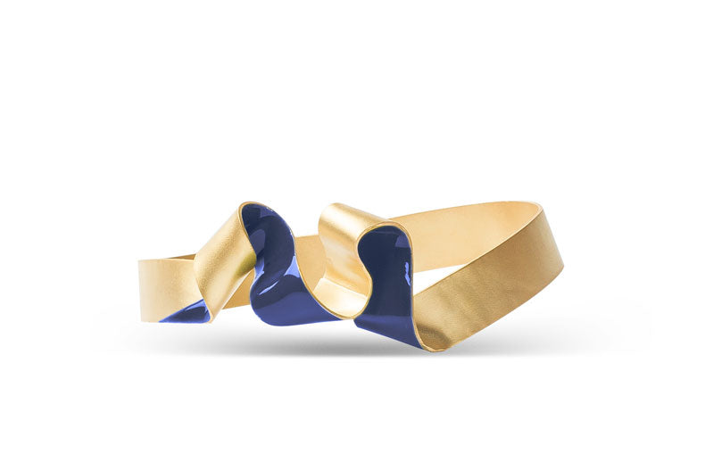 Pulsera W Lazo baño de oro 24 ct mate esmaltada a mano, detalle 4