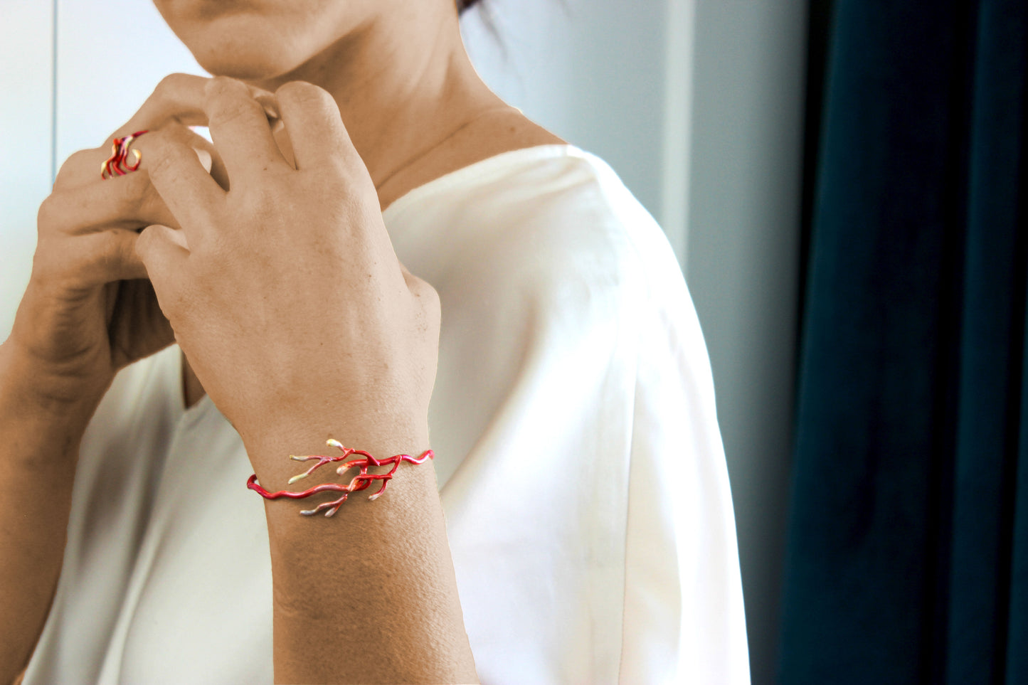 Pulsera Coral pequeña baño de oro 24ct esmaltada a mano
