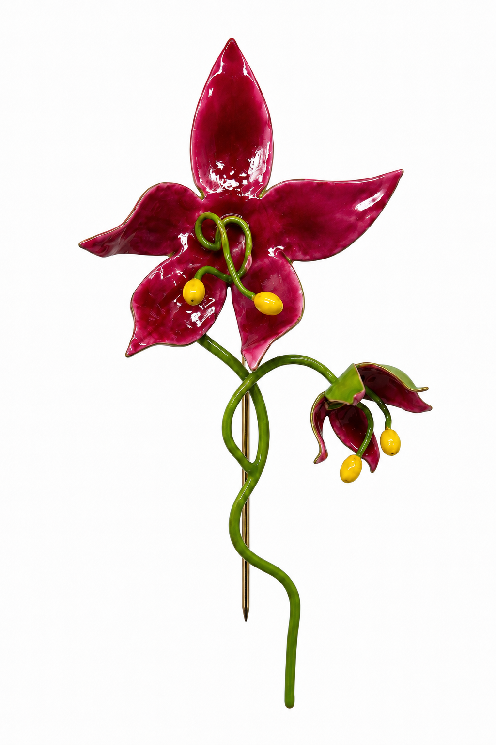 Alfiler Lily de Ginger & Velvet, flor de lirio granate con tallo verde esmaltada a mano