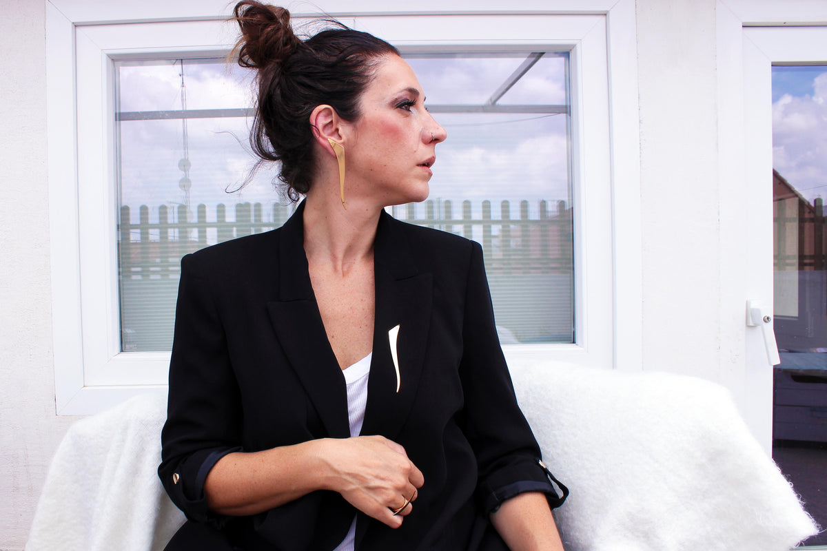 Broche MIK baño de oro 24 ct