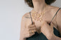 Collar grande Leaf dorado baño de oro 24 ct, detalle 2