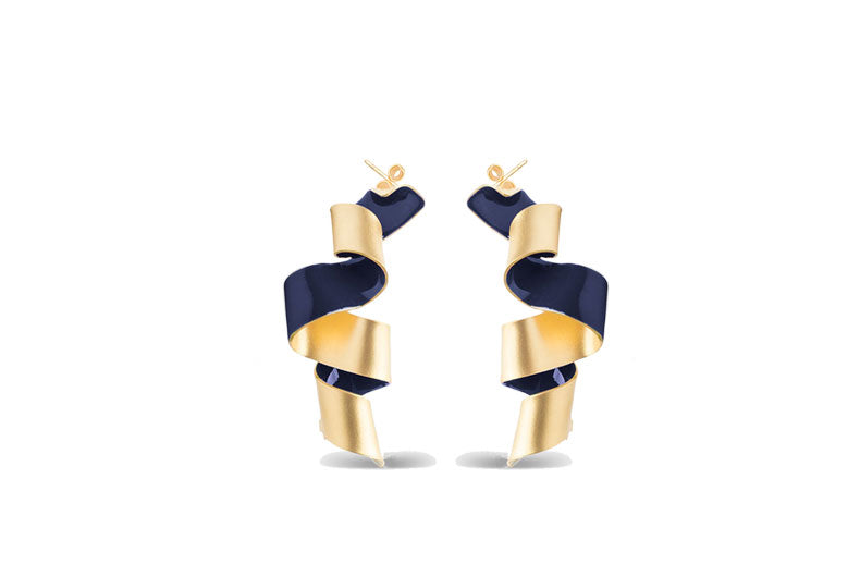 Pendientes W lazo Medianos baño de oro 24 ct esmaltados a mano, detalle 5