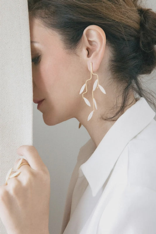 Pendientes largos Leaf dorado baño de oro 24 ct