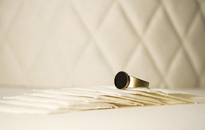 Anillo redondo baño de oro 24 ct esmaltado a mano, detalle 3