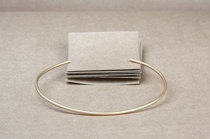Gargantilla Sumatra sencilla flexible dorado mate o brillo, detalle 2