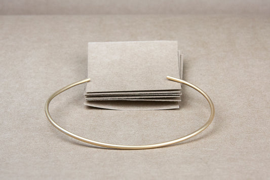 Gargantilla Sumatra sencilla flexible dorado mate o brillo, detalle 2