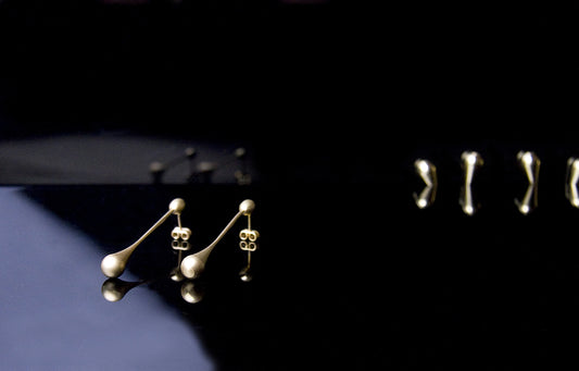 Pendientes Balance baño de oro 24 ct mate