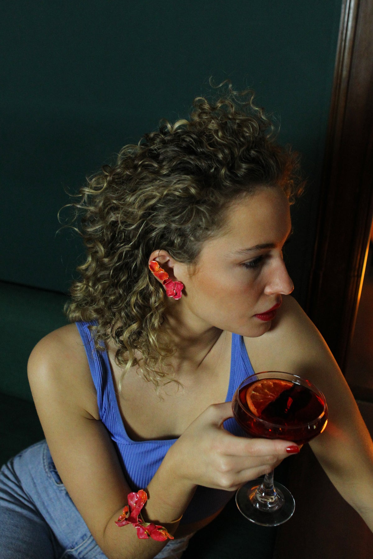 Pendientes flor Climbing Habana dorado o esmaltados a mano, detalle 3
