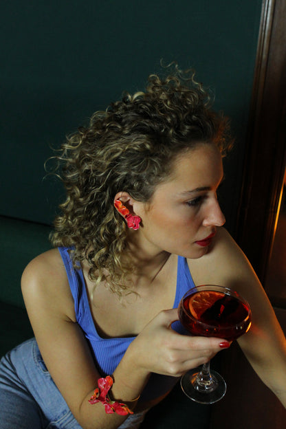 Pendientes flor Climbing Habana dorado o esmaltados a mano, detalle 3