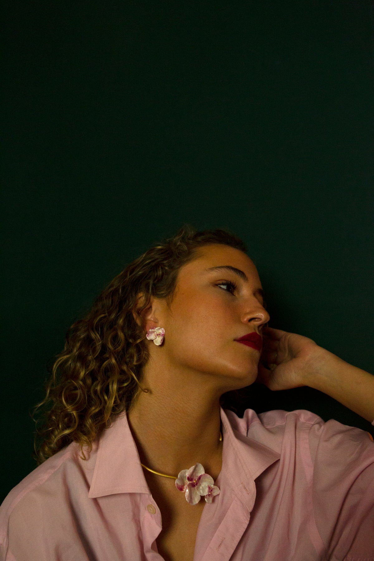 Pendientes flor pequeña Habana dorados o esmaltados a mano, detalle 4