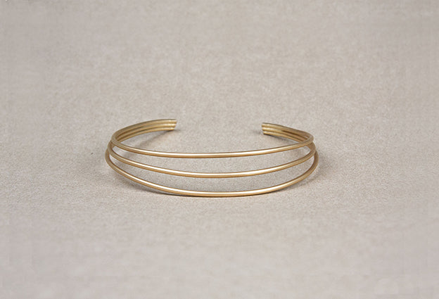 Pulsera Sumatra Triple dorado mate, detalle 2