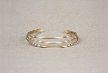Pulsera Sumatra Triple dorado mate, detalle 2