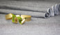 Pulsera W Lazo baño de oro 24 ct mate esmaltada a mano, detalle 2